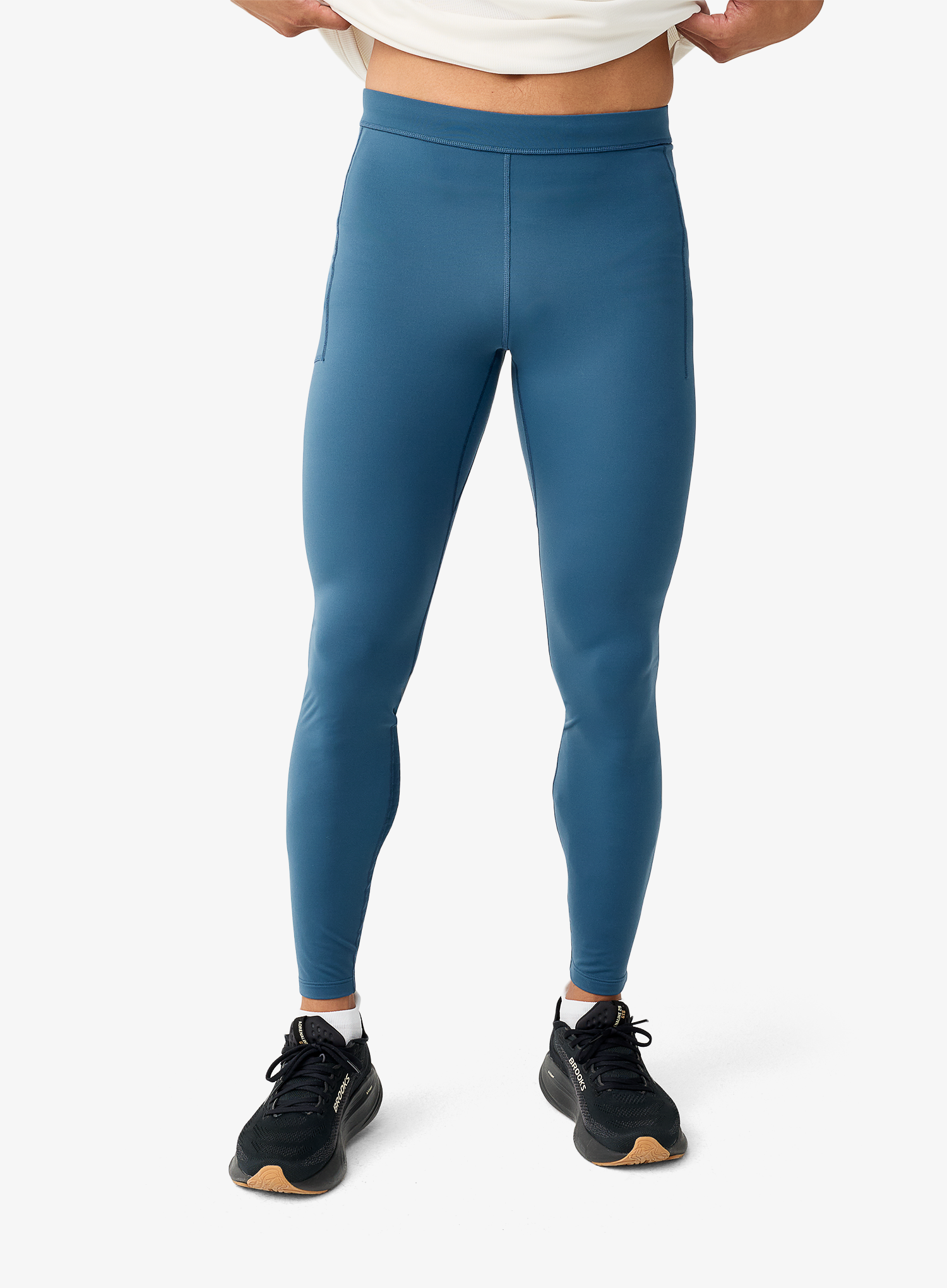 BrooksThermalReflectiveTight_indigoreflective_fw26_195394842494_1_081.webp