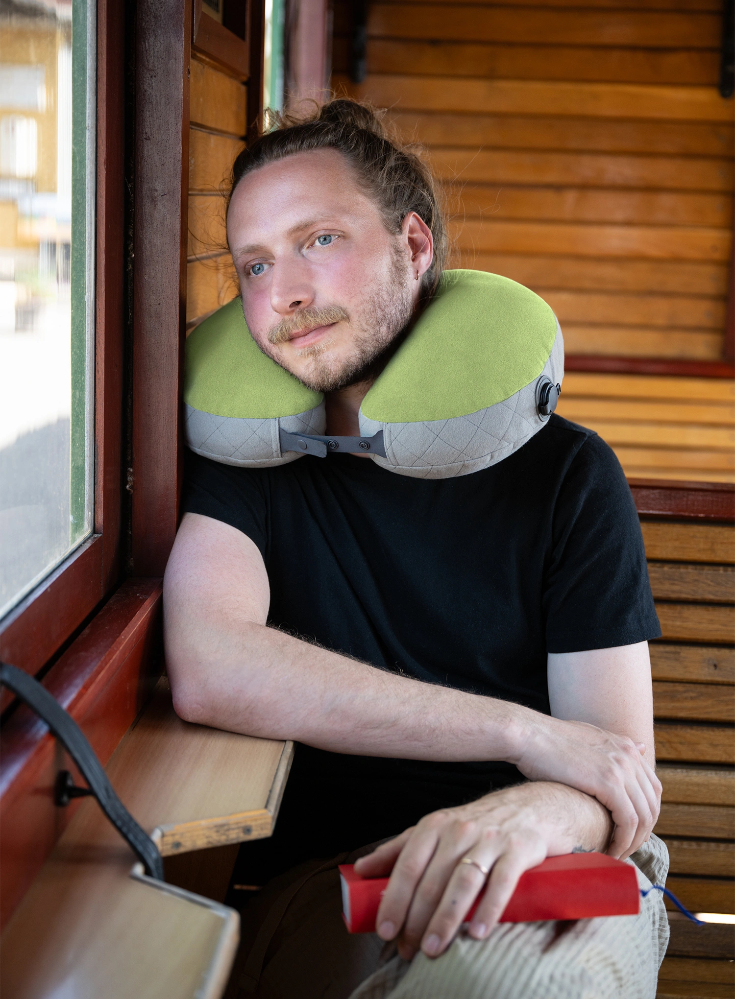 Kissen Cocoon U-Shaped Neck Pillow - wasabi/grey