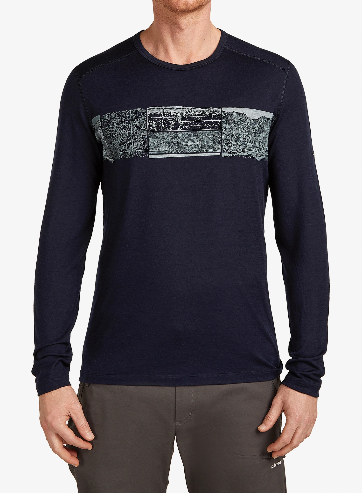 qweIcebreakerMerino200OasisLSCreweElevationLine_midnightnavy198265226904a.webp
