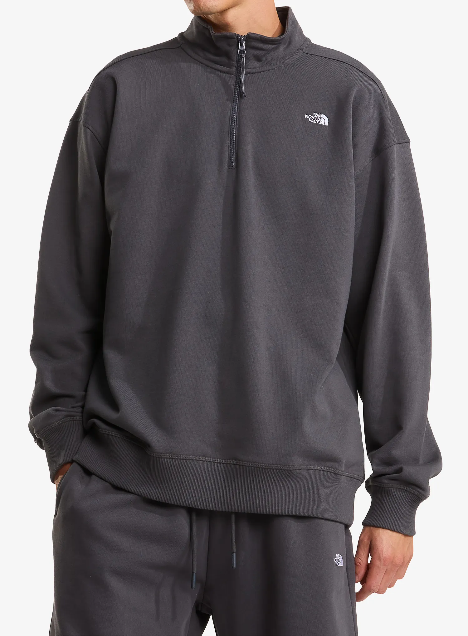 qweTheNorthFaceEssentialLightRelaxed14ZipCrewanthracitegrey198266110769a.webp