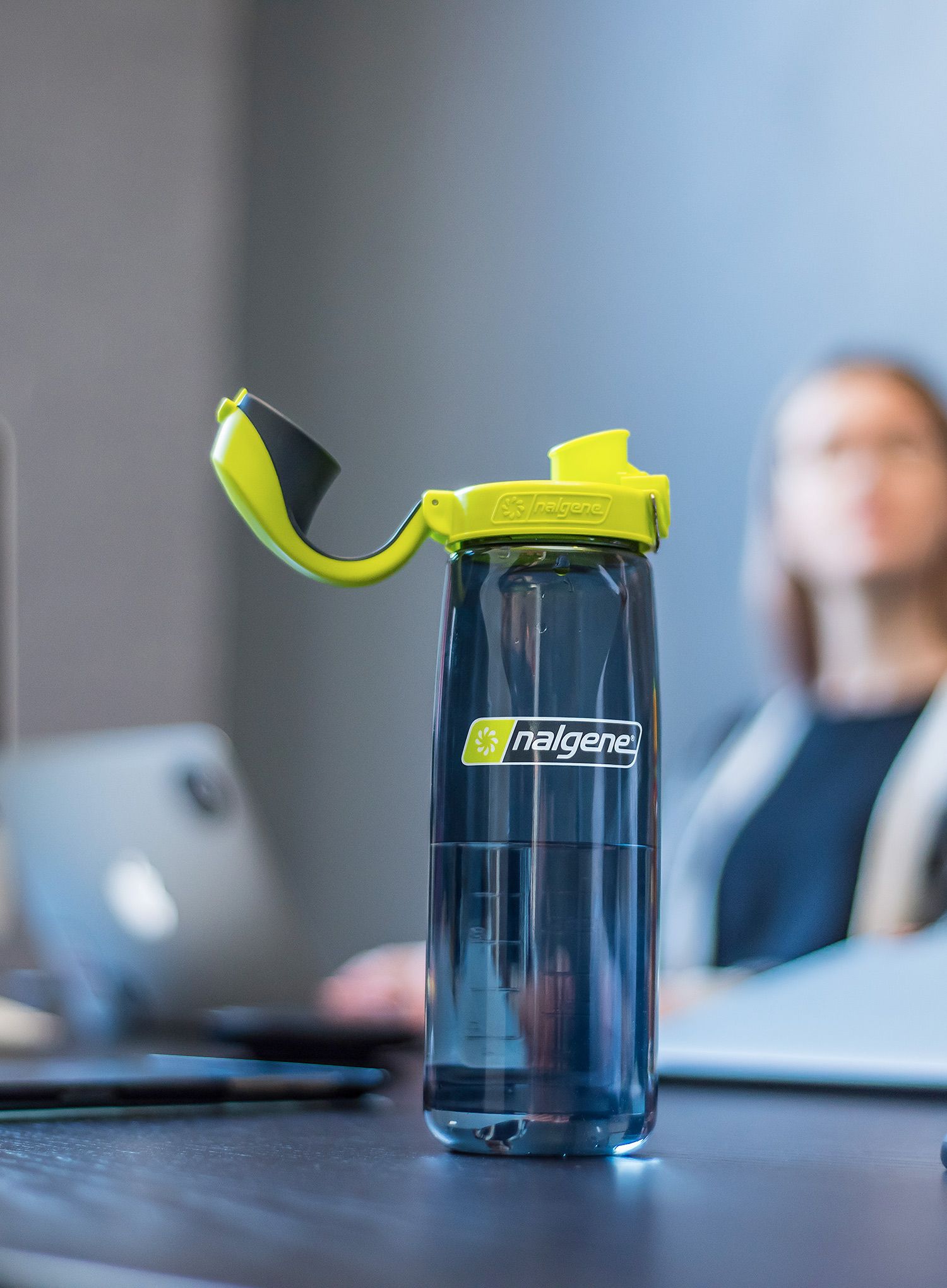 Trinkflasche Nalgene On The Fly 24 oz (710 ml) - charcoal/lime