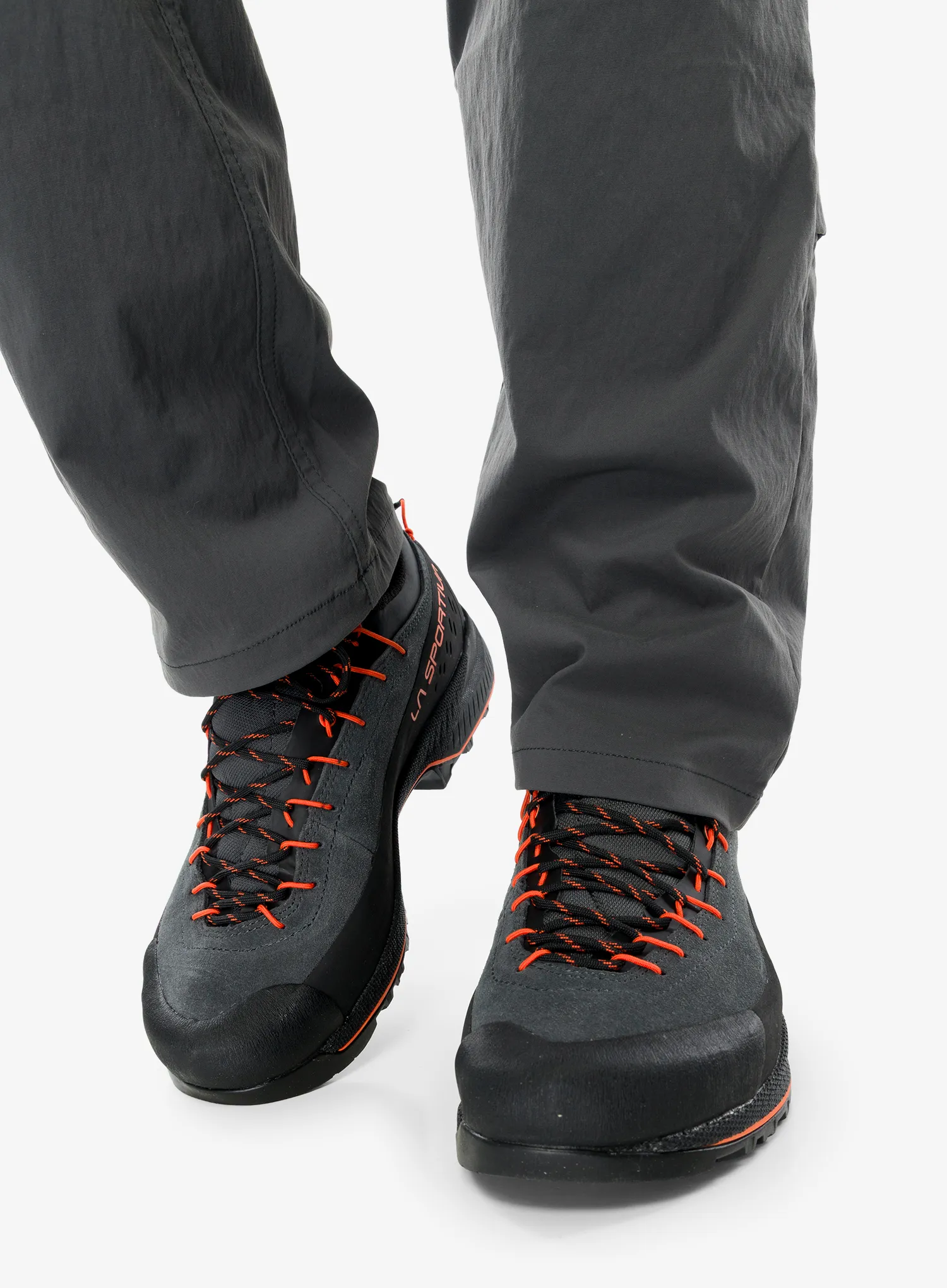 Approachschuhe La Sportiva TX4 Evo - carbon/cherry tomato