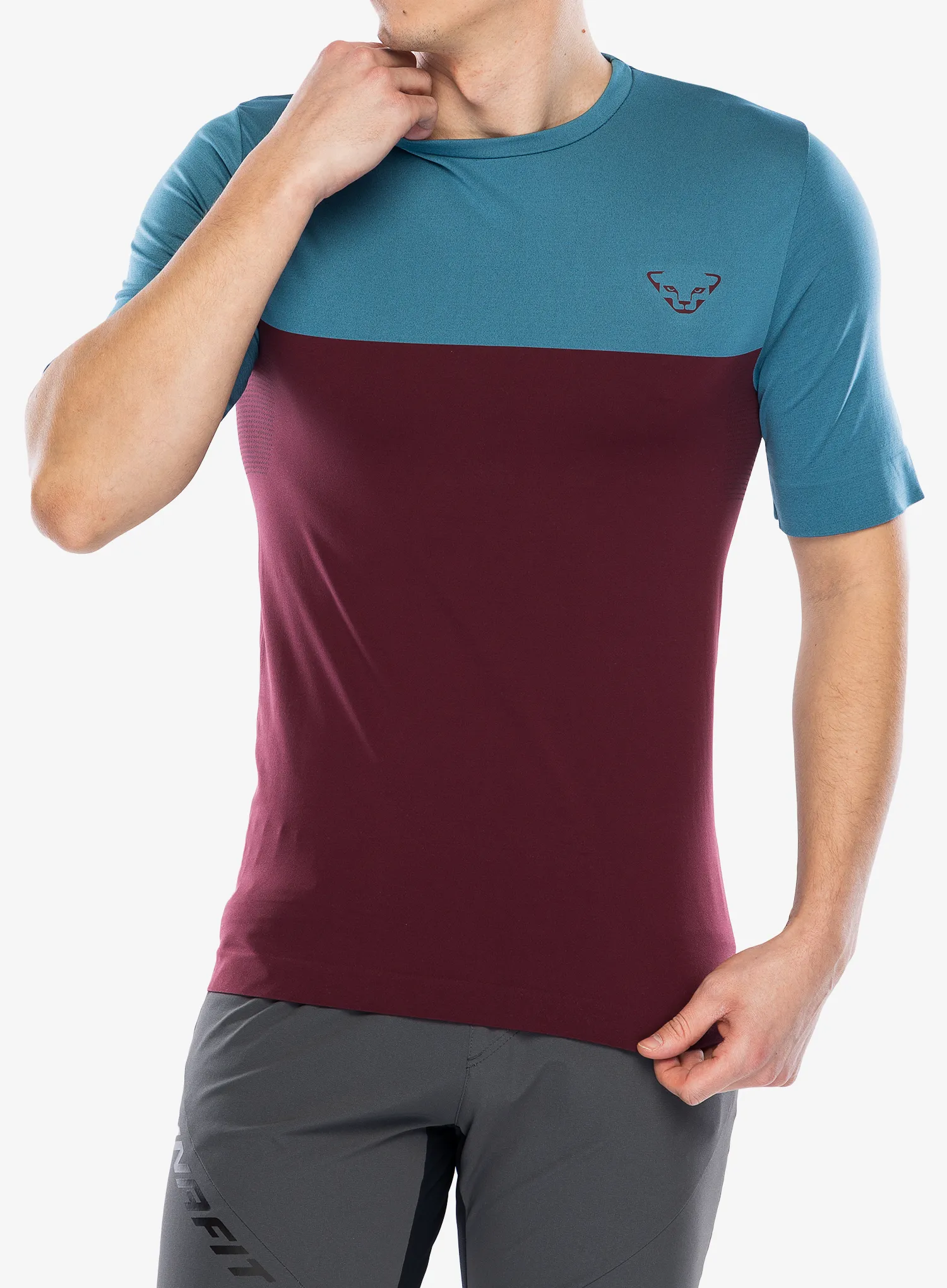 DynafitTraverseS_TechS_STee_burgundy_stormblue_728.webp