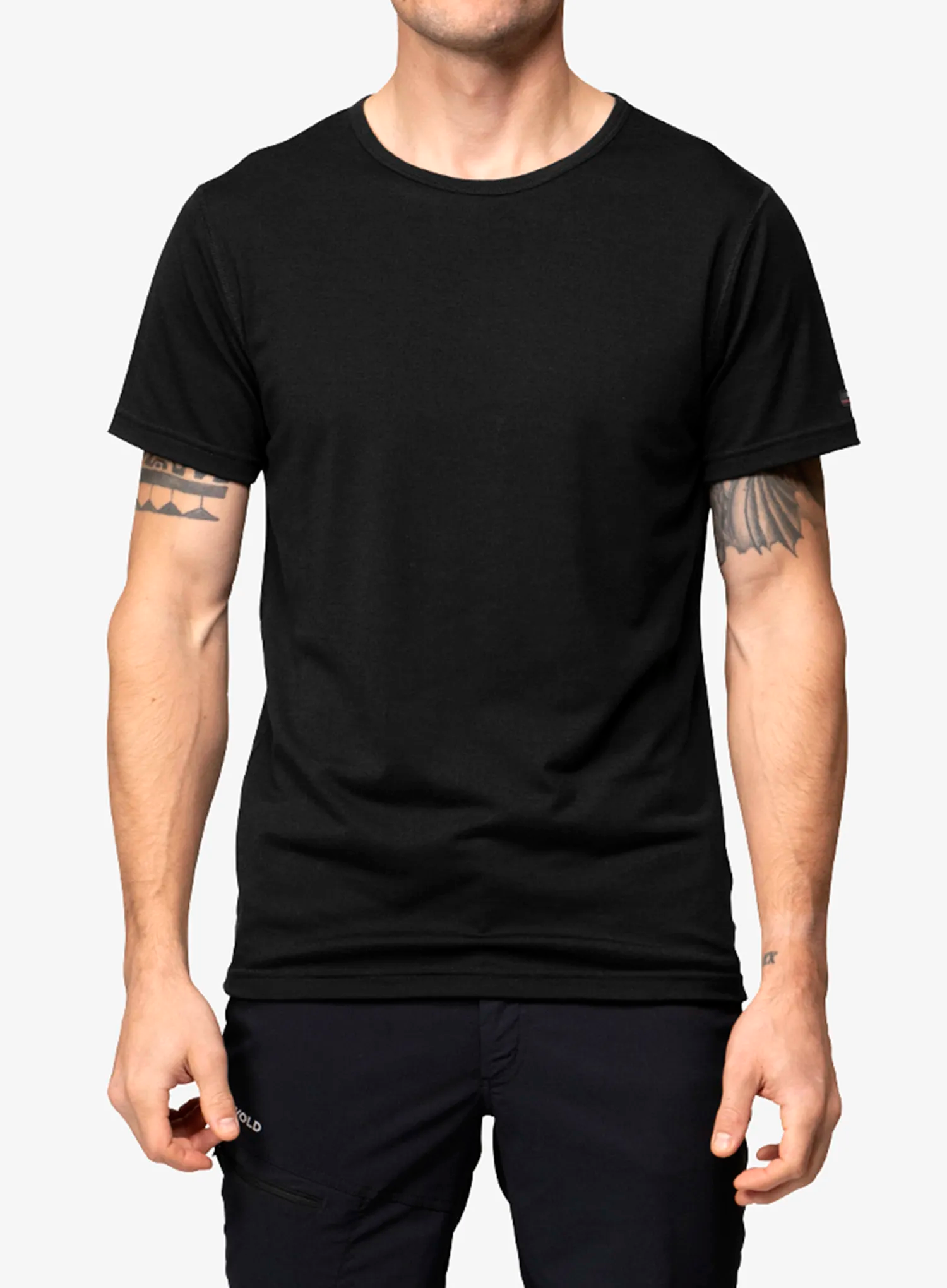 qwe_DevoldBreezeMerino150T_Shirtblack7028567201176a.webp
