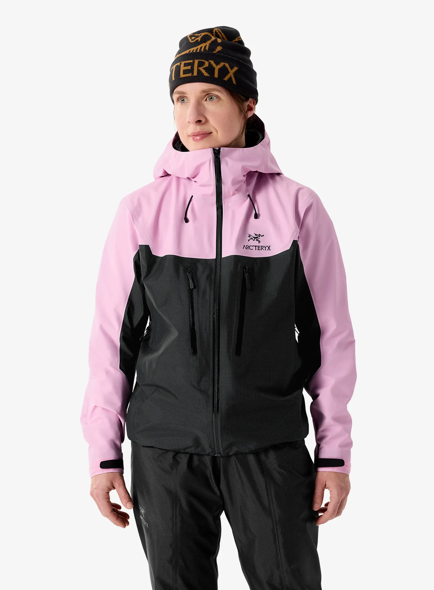 ArcteryxAlphaJacket_pineberryblack_ss26_623555866763_1_094.webp