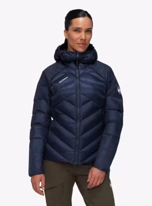 MammutTaissINHoodedJacket_marinebl_7619876494948a.webp