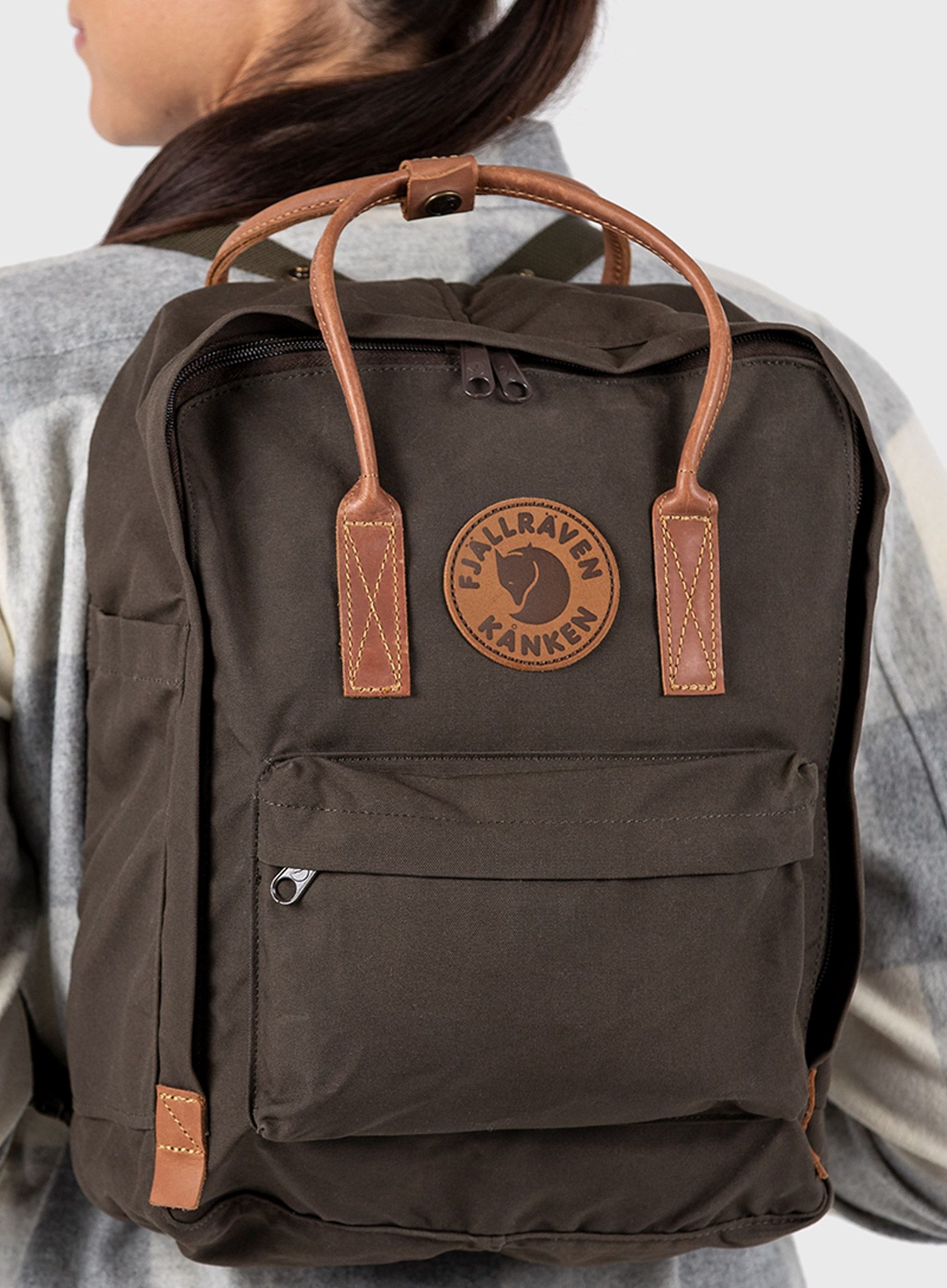fjllrven kanken no 2 rucksack 38 cm dark olive No.2 this rucksack is as sustainable as it is durable Fjllrven Kken No. 2 Backpack