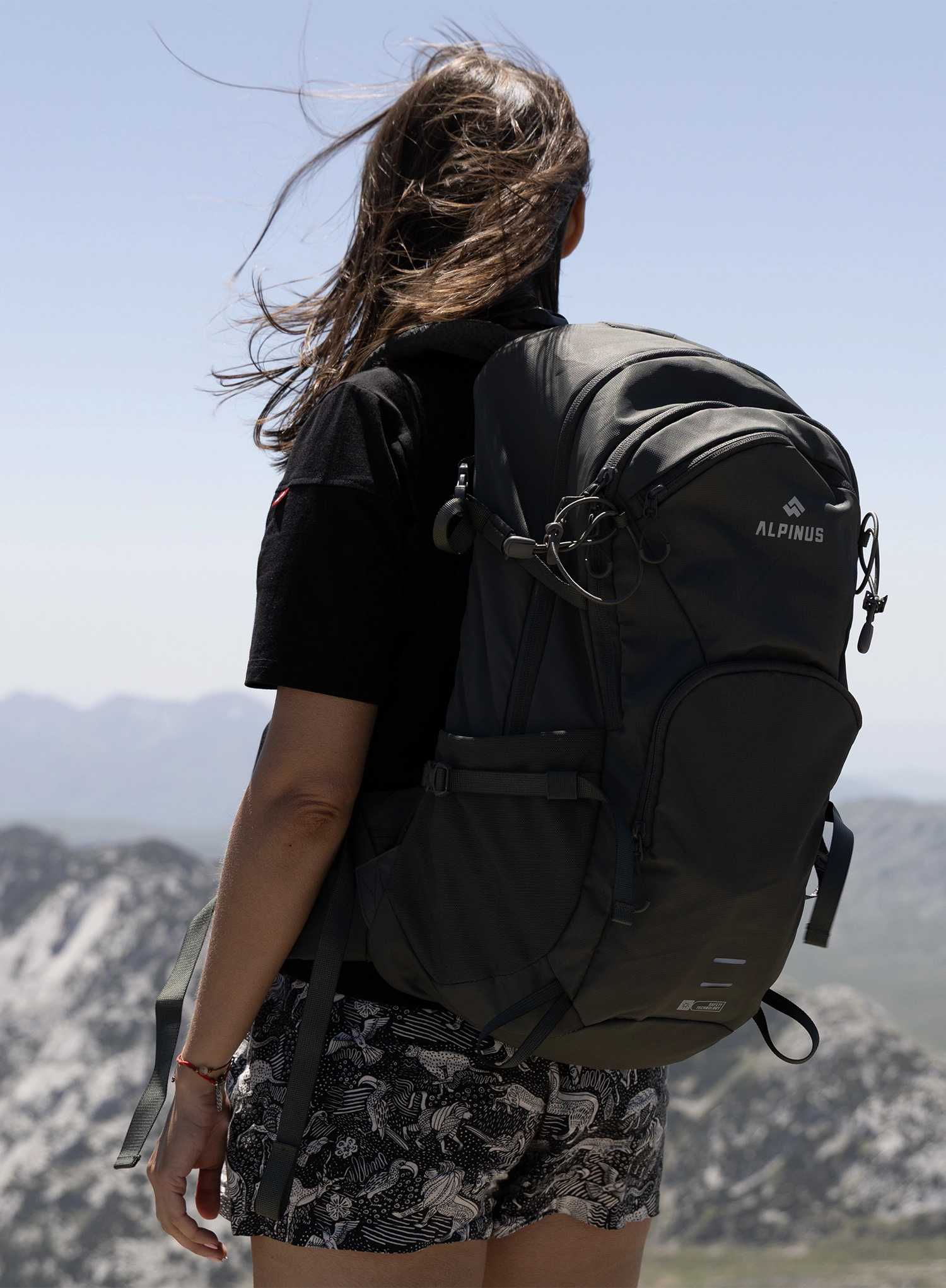 Rucksack mit Netzrücken Alpinus Ornak 30 - sage