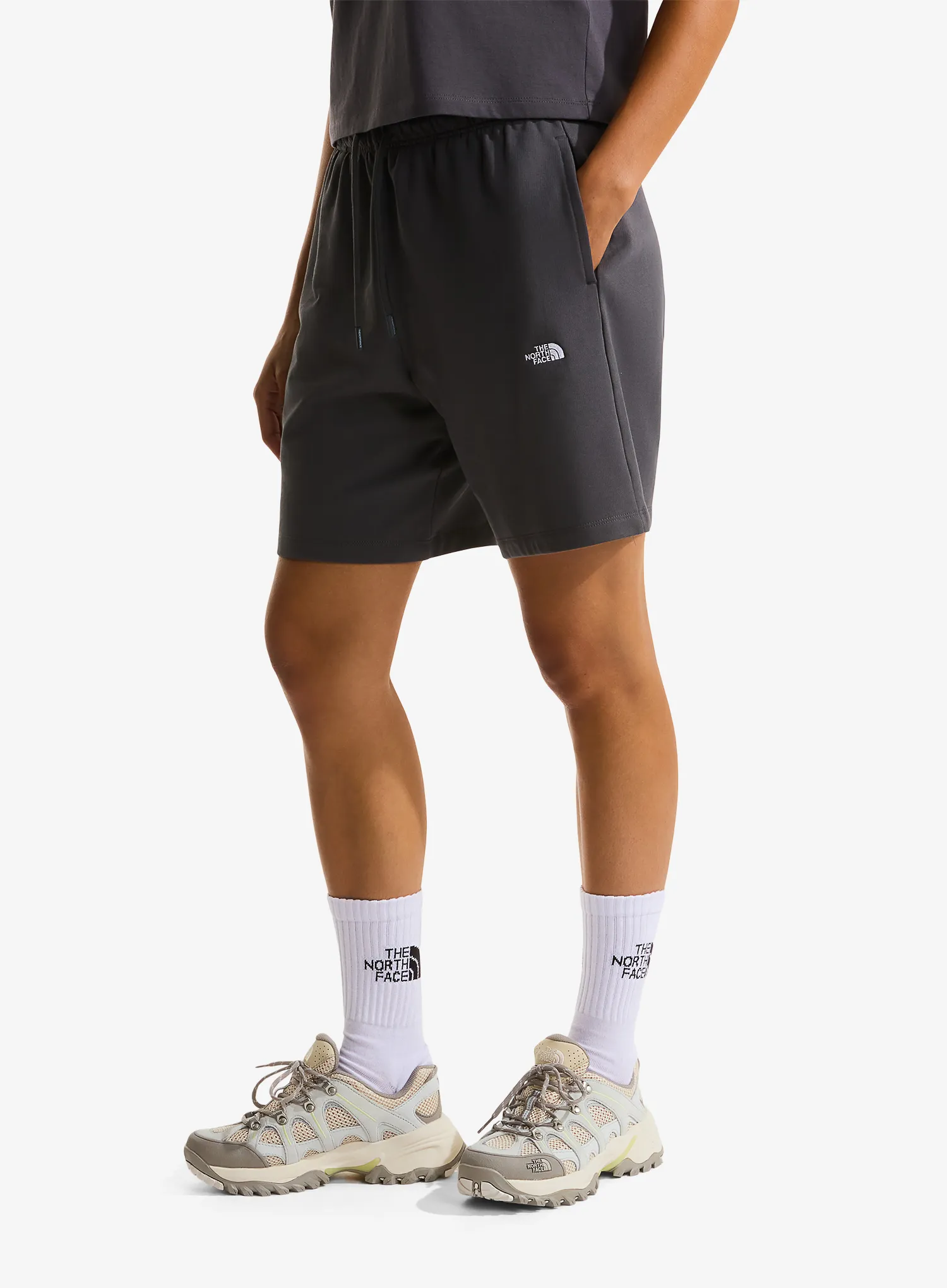 qweTheNorthFaceEssentialLightRelaxedShortsanthracitegrey198266111407a.webp