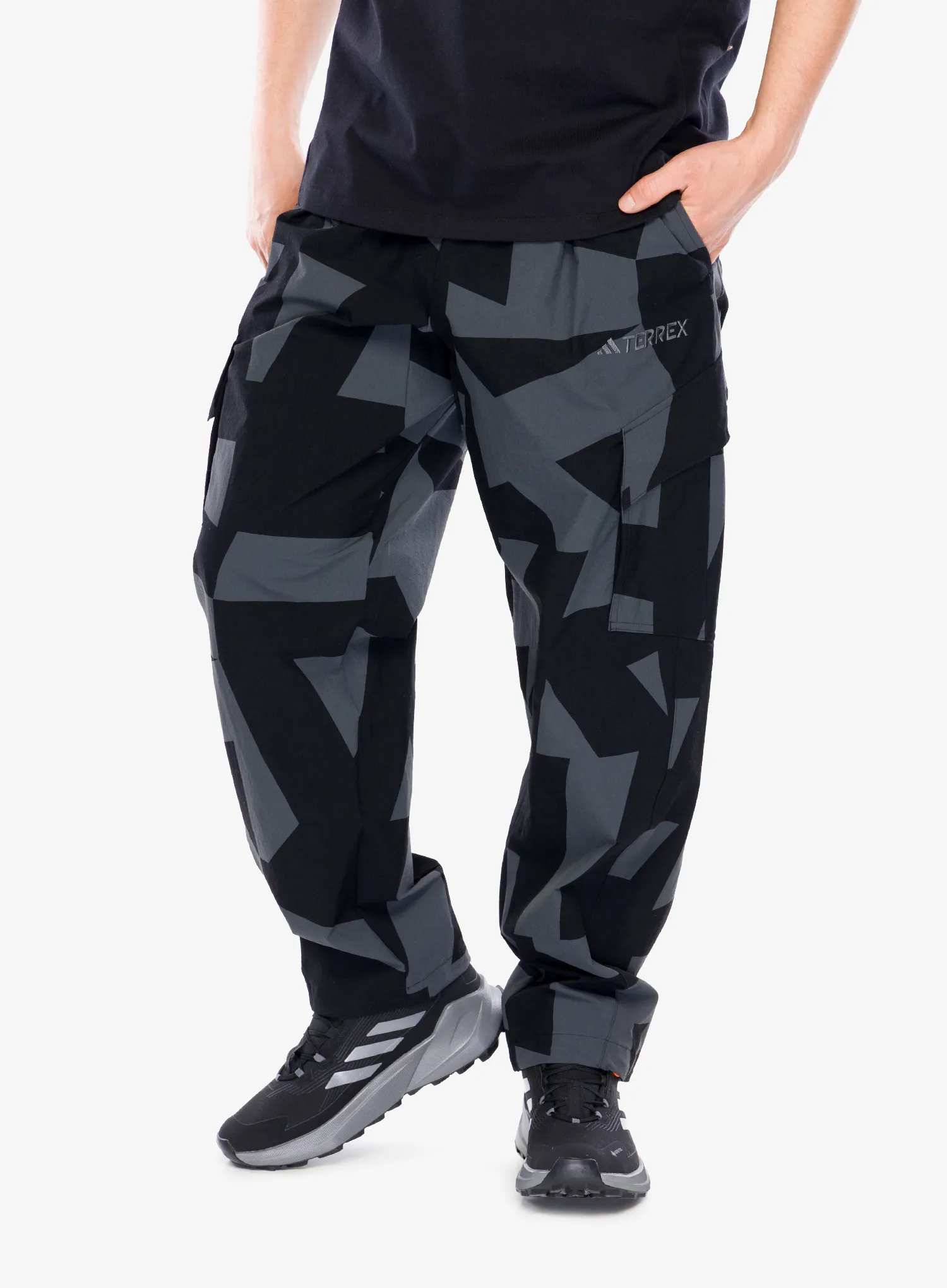 adidasTERREXXploricCargoJoggersPrinted_blackcarbongresi4067901899917a.webp