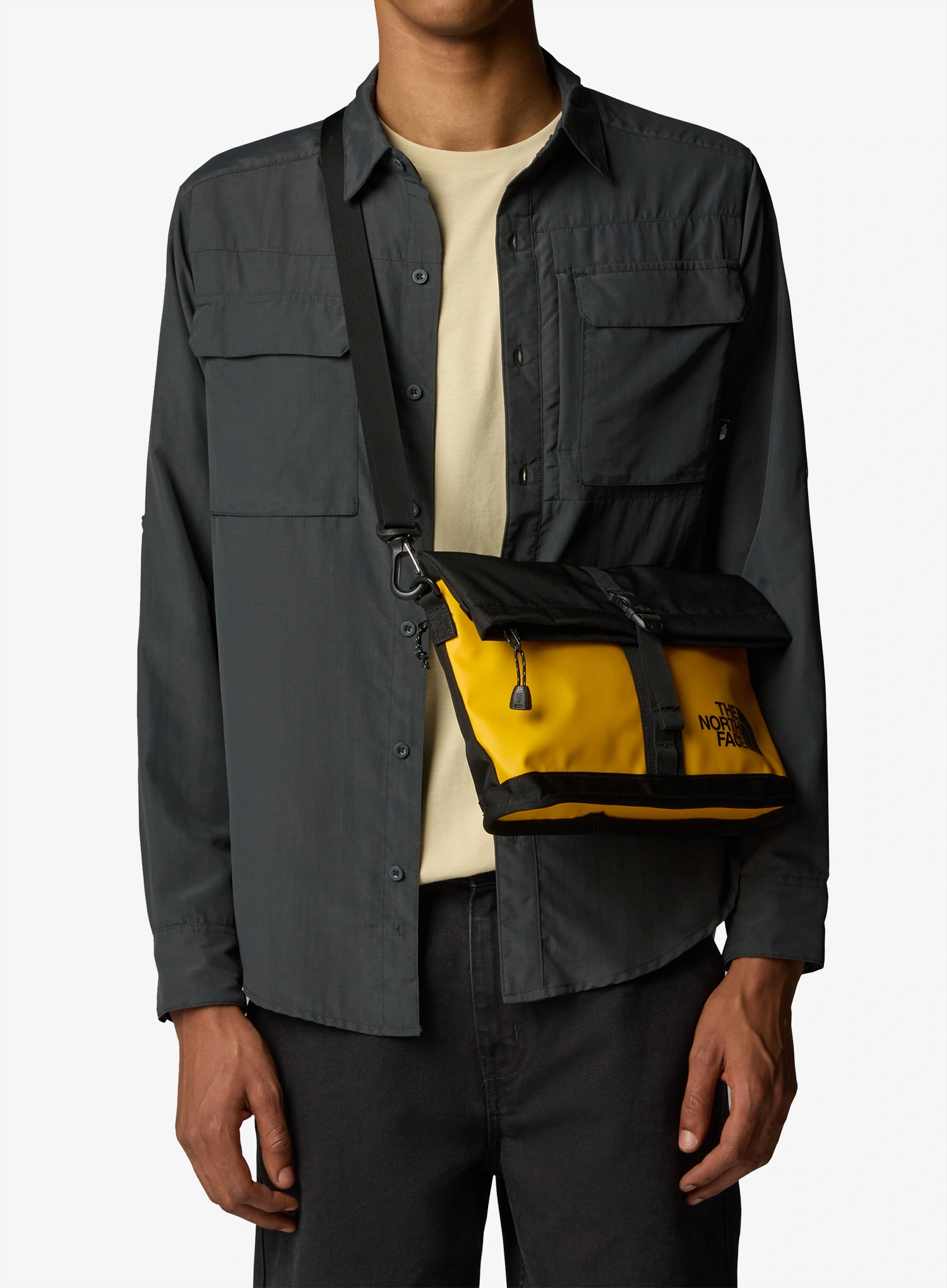 Schultertasche The North Face Base Camp Shoulder Bag - summit gold/tnf black